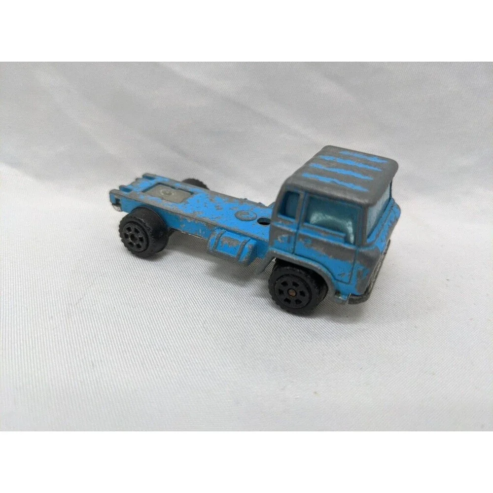 Vintage Blue Yatming Toy Truck Front 2 1/2